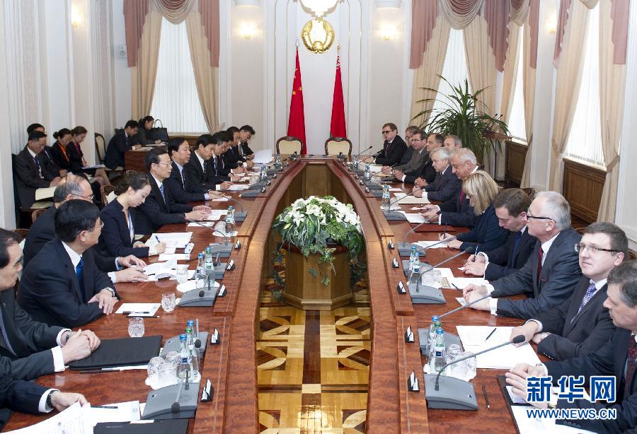  9月27日，應邀訪問白俄羅斯的國務院副總理張高麗在明斯克同白俄羅斯總理米亞斯尼科維奇舉行會談。 新華社記者王曄攝