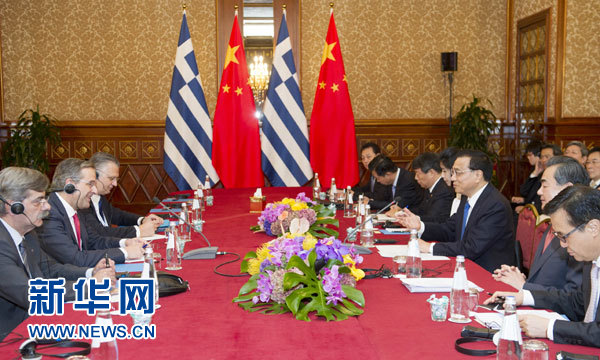 10月16日，中國國務(wù)院總理李克強(qiáng)在意大利米蘭會(huì)見希臘總理薩馬拉斯。 新華社記者 謝環(huán)馳 攝