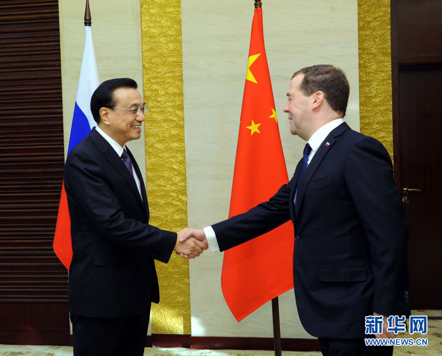 12月15日，中國(guó)國(guó)務(wù)院總理李克強(qiáng)在阿斯塔納會(huì)見(jiàn)俄羅斯總理梅德韋杰夫。 新華社記者 饒愛(ài)民 攝