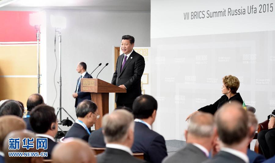 7月9日，金磚國家領導人同金磚國家工商理事會代表對話會在俄羅斯烏法舉行。中國國家主席習近平、俄羅斯總統(tǒng)普京、巴西總統(tǒng)羅塞夫、印度總理莫迪、南非總統(tǒng)祖馬等共同出席。新華社記者 張鐸 攝 