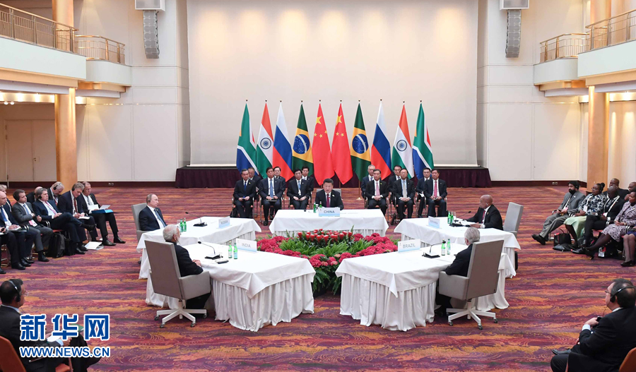 7月7日，國家主席習近平在德國漢堡主持金磚國家領導人非正式會晤，發表引導性講話和總結講話。南非總統祖馬、巴西總統特梅爾、俄羅斯總統普京、印度總理莫迪出席。新華社記者 張鐸 攝