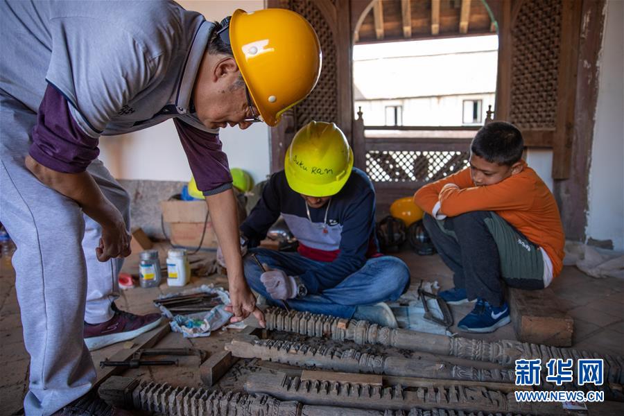 （習近平出訪配合稿&middot;圖文互動）（2）通訊：尼泊爾工藝家和中國文物修復師的歷史之約