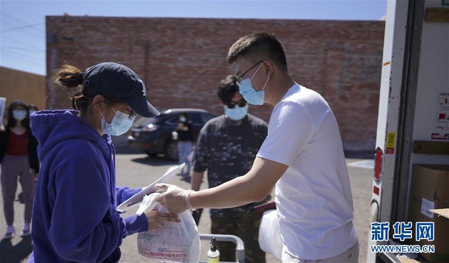 （國際疫情&middot;圖文互動）（5）&ldquo;來自祖國濃濃的愛&rdquo;&mdash;&mdash;在美留學生領取&ldquo;健康包&rdquo;背后的故事
