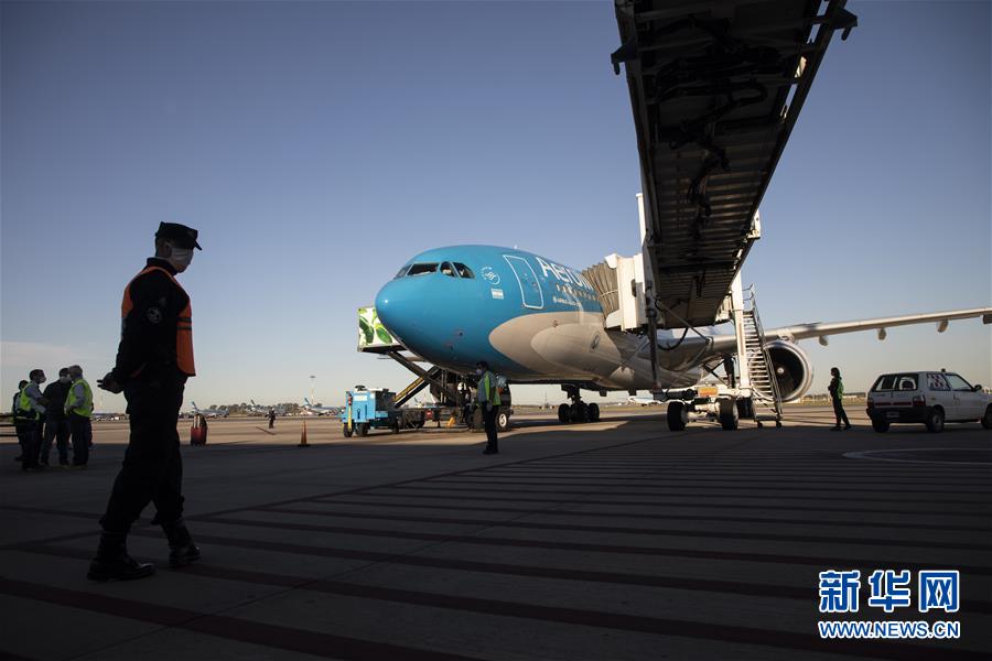 （圖文互動&middot;國際疫情）（1）通訊：3.8萬公里的航程　跨越大洋的情誼&mdash;&mdash;記阿根廷從中國運(yùn)載防疫物資