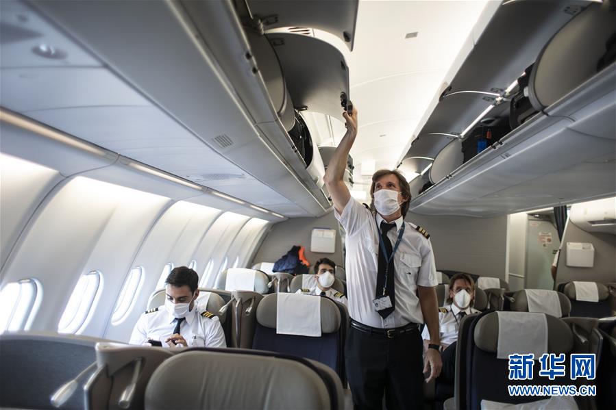 （圖文互動&middot;國際疫情）（4）通訊：3.8萬公里的航程　跨越大洋的情誼&mdash;&mdash;記阿根廷從中國運(yùn)載防疫物資