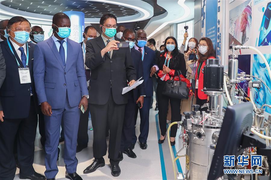 （圖文互動）（1）&ldquo;中國承諾從不落空&rdquo;&mdash;&mdash;記非洲使節參觀國藥集團了解新冠疫苗研發