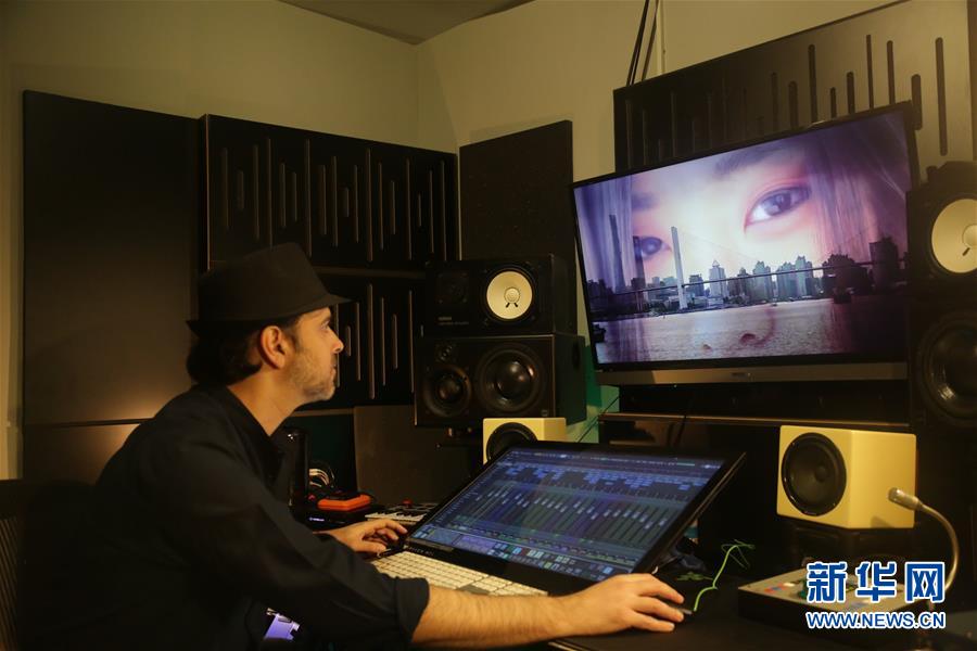 （海外抗疫故事&middot;圖文互動(dòng)）（4）通訊：用原創(chuàng)音樂支持中國抗擊新冠疫情的以色列歌手