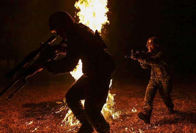 強軍DNA|福利貼，快來瞧狙擊手的瞄準鏡里是啥樣