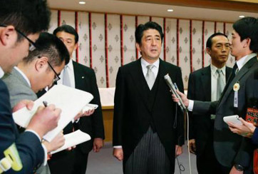 安倍機關算盡又能撈到幾根稻草？